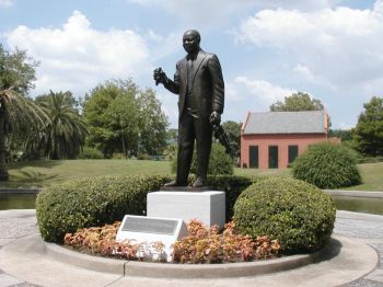 Dick armstrong statue Dick armstrong statue